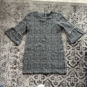 Black and white plaid 3/4 sleeve dress!